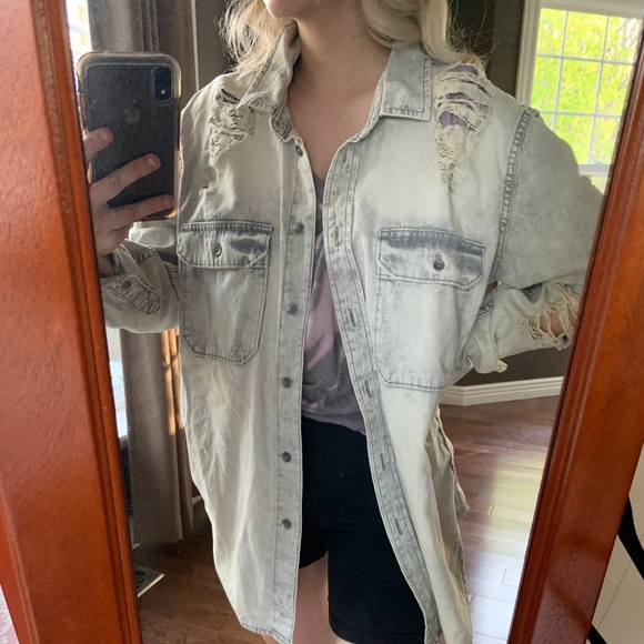 Oversized distressed American eagle jean jacket - Picture 6 of 6